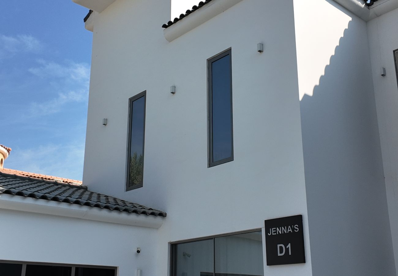 Villa in Dubai - World Class 6 BDR Villa In Signature Palm