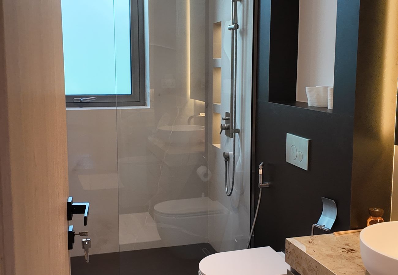 Villa in Dubai - World Class 6 BDR Villa In Signature Palm