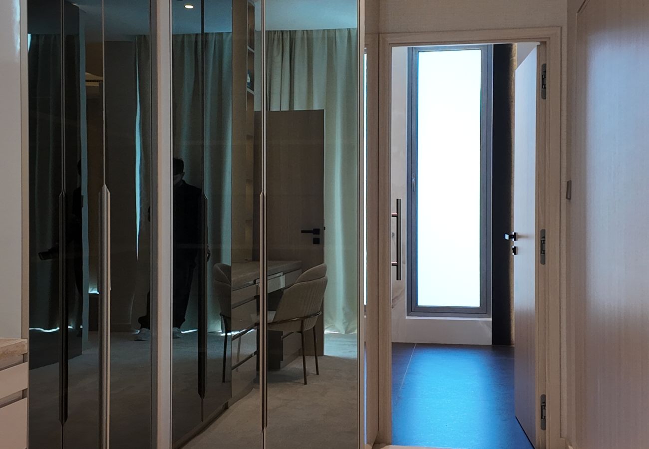 Villa in Dubai - World Class 6 BDR Villa In Signature Palm