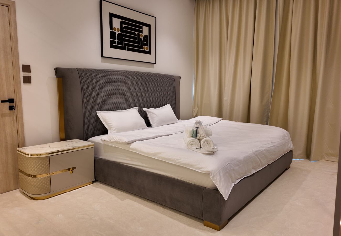 Villa in Dubai - World Class 6 BDR Villa In Signature Palm