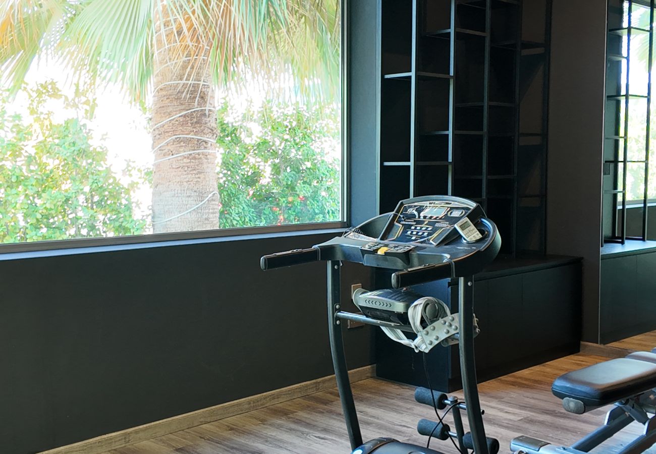 Villa in Dubai - World Class 6 BDR Villa In Signature Palm