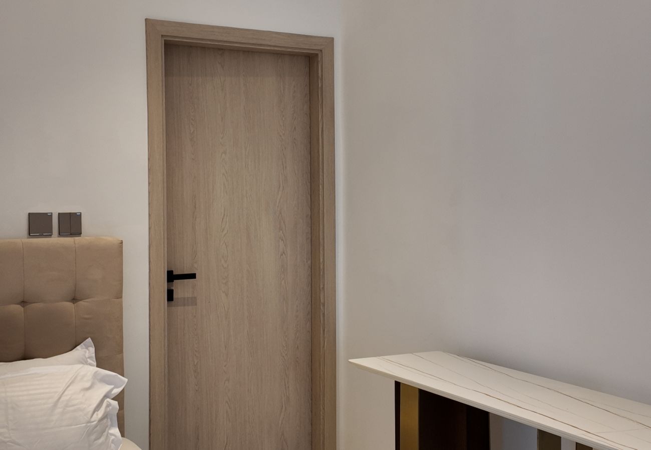 Villa in Dubai - World Class 6 BDR Villa In Signature Palm