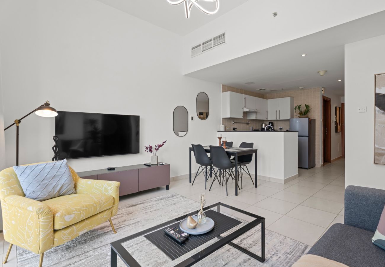 Apartment in Dubai - Luxurious 1BR w SofaBed|Sleeps 4|Marina View Tower