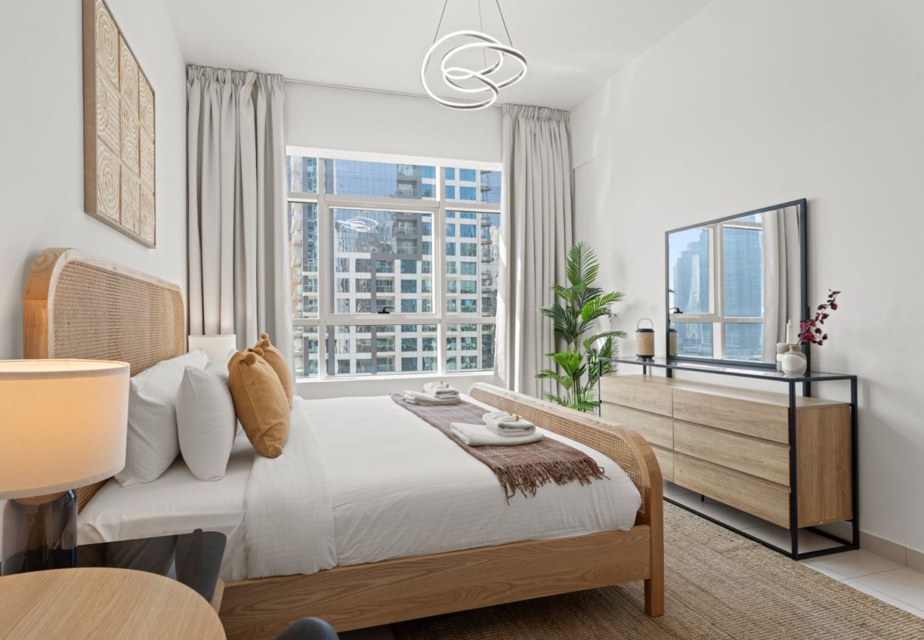 Apartment in Dubai - Luxurious 1BR w SofaBed|Sleeps 4|Marina View Tower