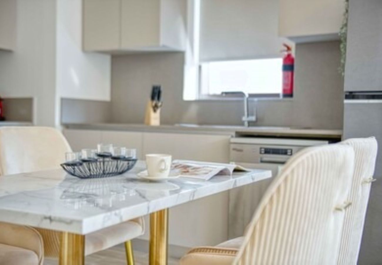 Apartment in Dubai - The Royal Suite 1BDR in Sunset-02