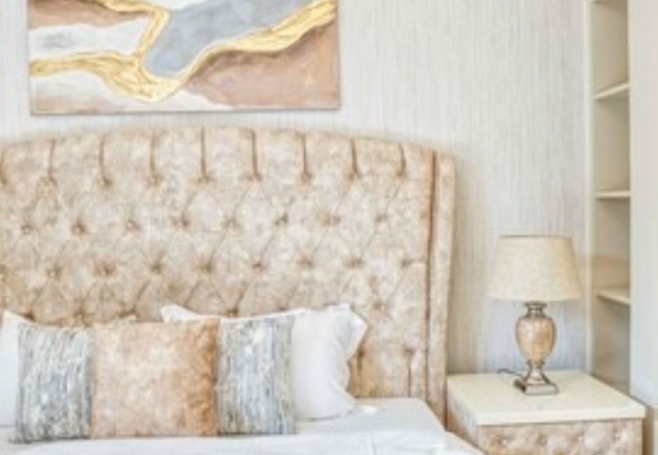 Apartment in Dubai - The Royal Suite 1BDR in Sunset-02