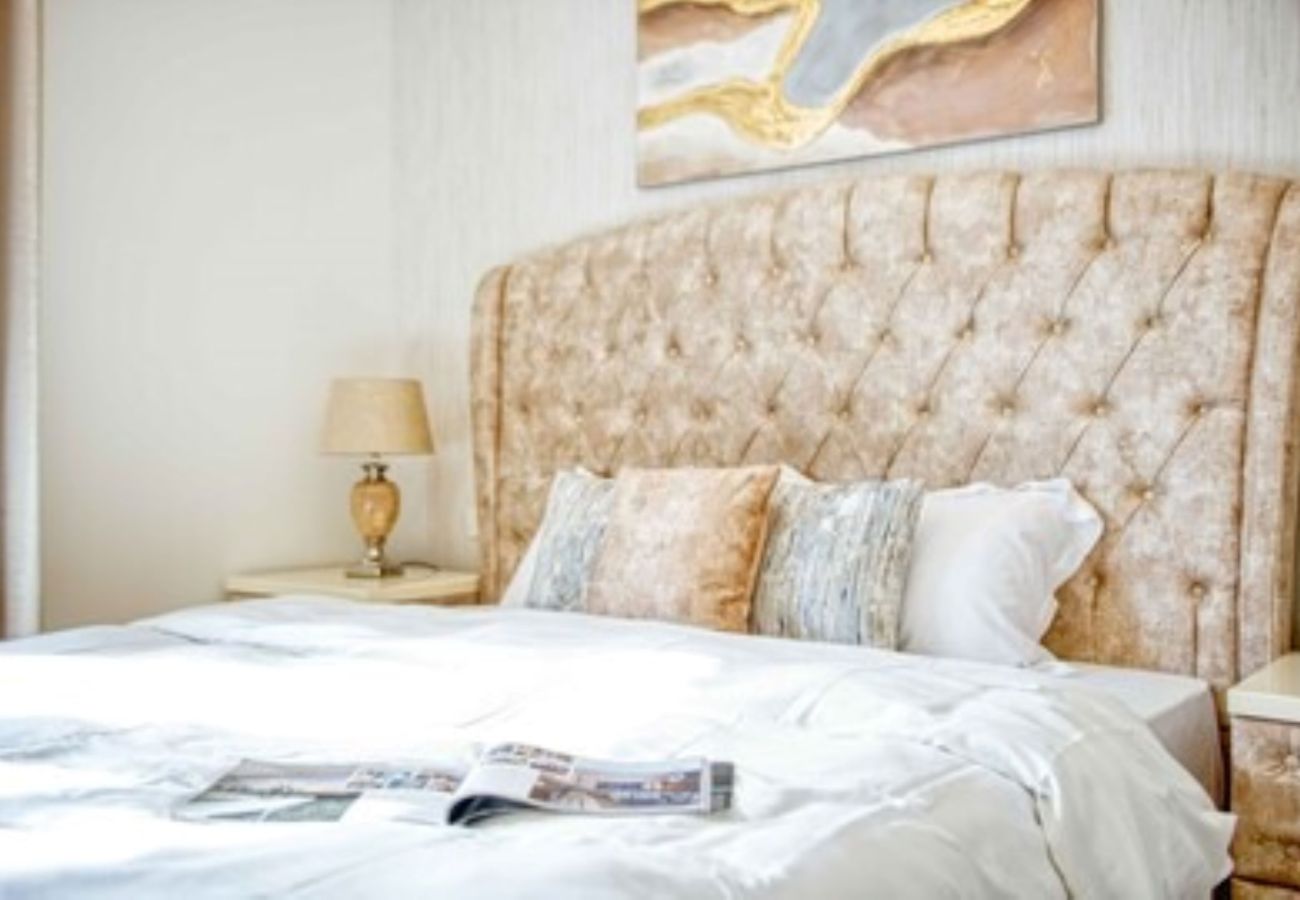 Apartment in Dubai - The Royal Suite 1BDR in Sunset-02