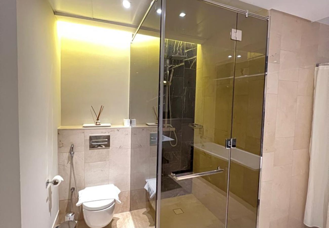 Apartment in Dubai - Premier Luxury 1BR Suite in The 8-302