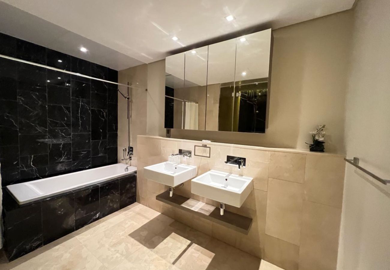 Apartment in Dubai - Premier Luxury 1BR Suite in The 8-302