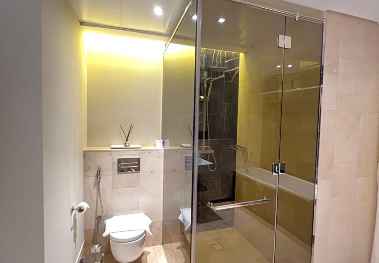 Apartment in Dubai - Premier Luxury 1BR Suite in The 8-302