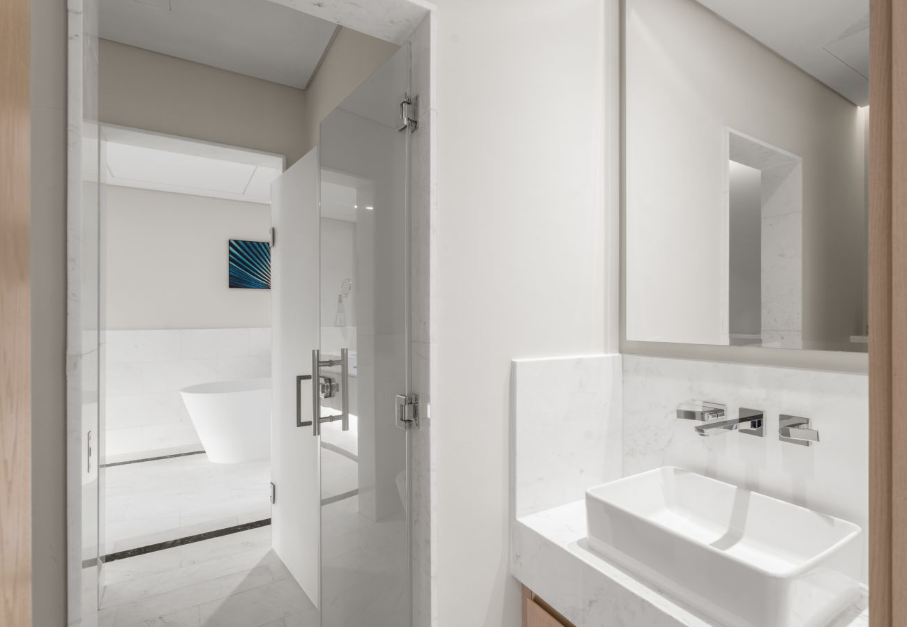 Apartment in Dubai - Luxe Island Retreat | 1BR  in Palm-14