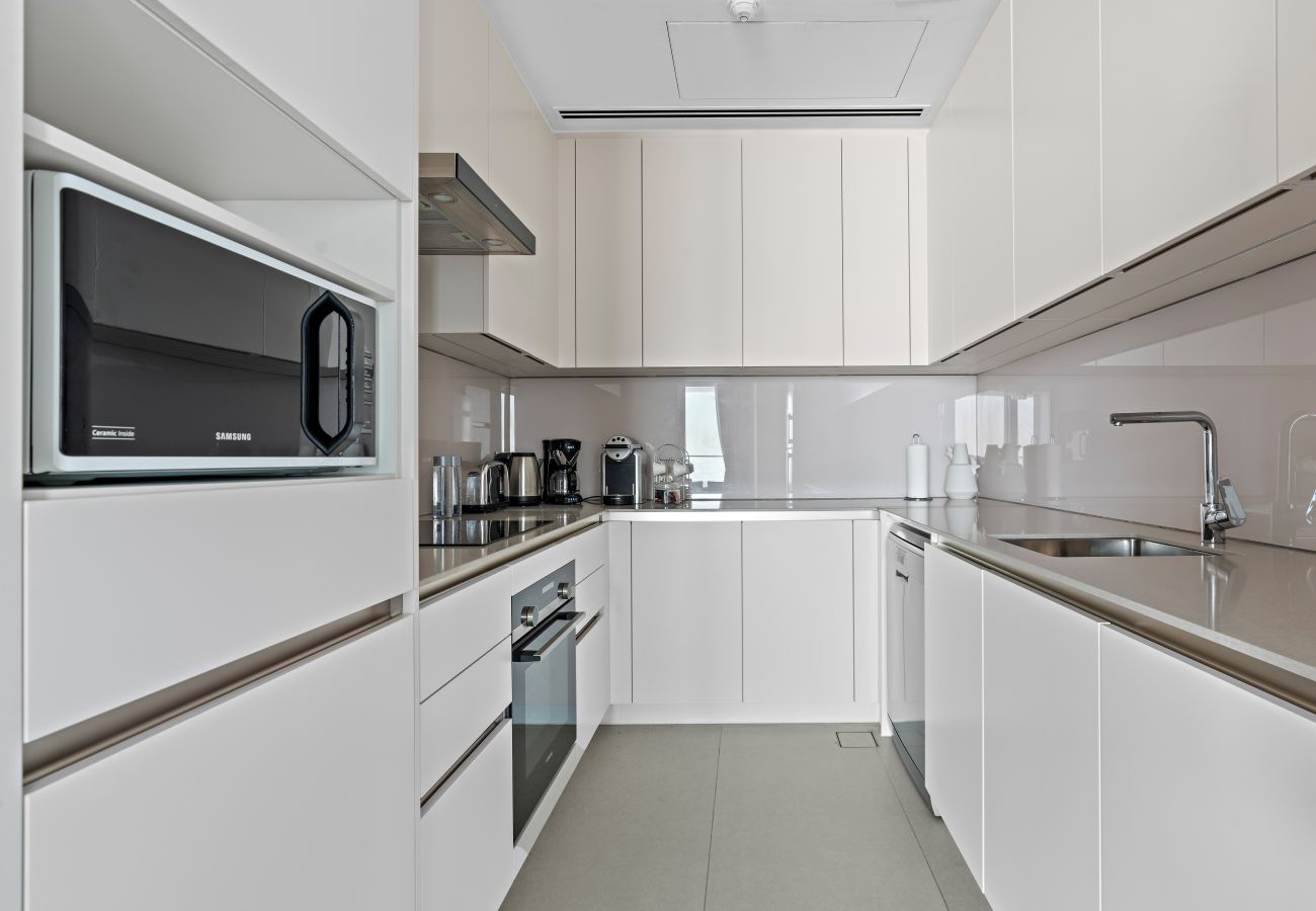 Apartment in Dubai - Timeless Elegance 1BR – Address Beach JBR