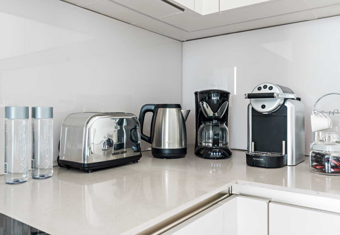 Apartment in Dubai - Timeless Elegance 1BR – Address Beach JBR