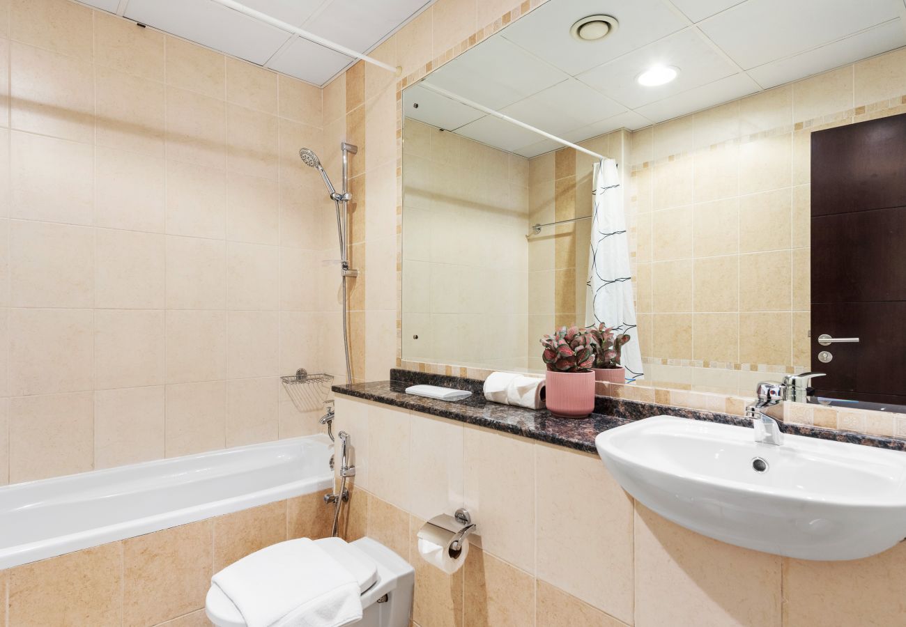 Apartment in Dubai - Prestige Urban Escape 2BDR In La Fontana