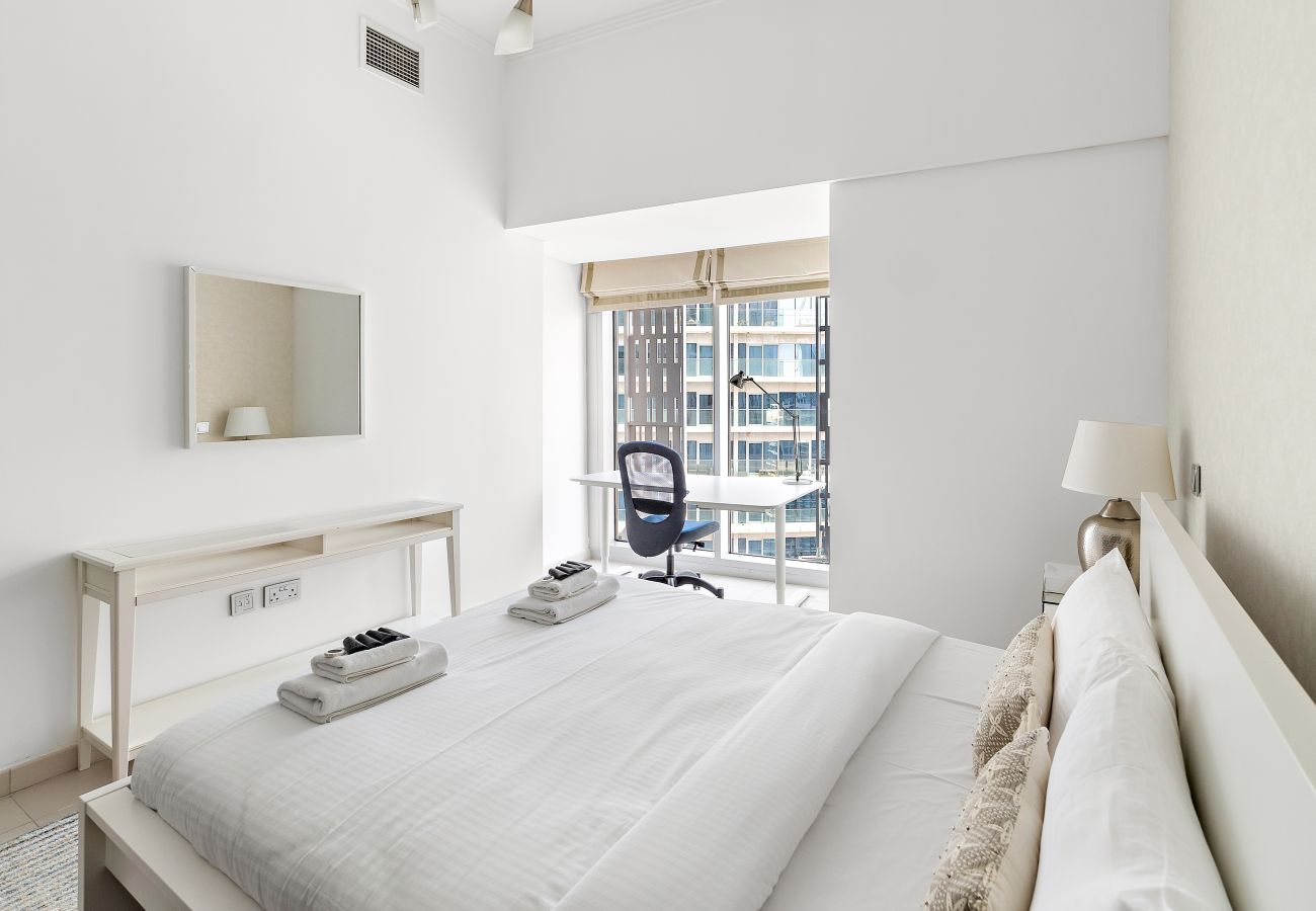 Apartment in Dubai - Chic Marina Escape | 2BR in Cayan-02