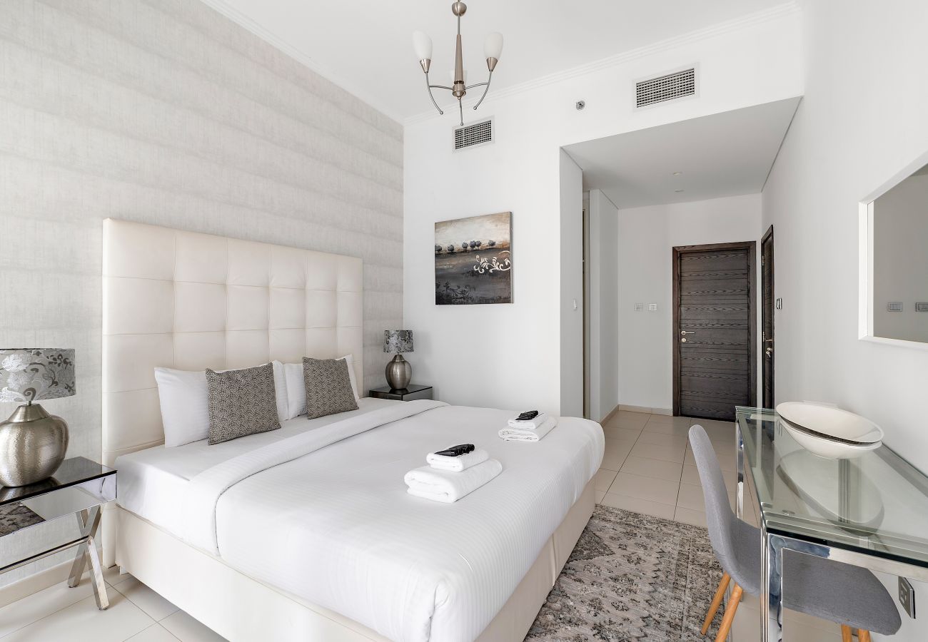 Apartment in Dubai - Chic Marina Escape | 2BR in Cayan-02