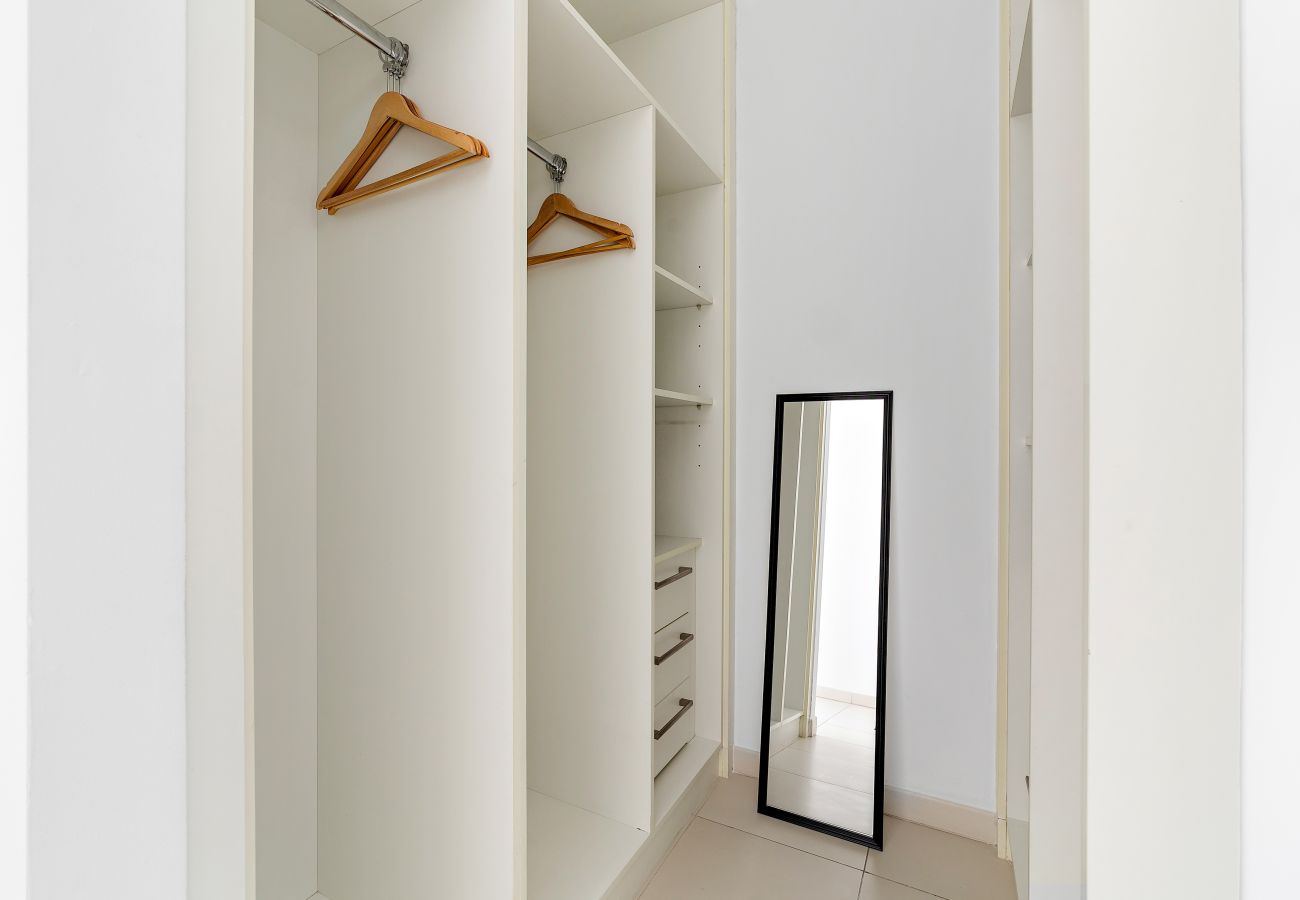 Apartment in Dubai - Chic Marina Escape | 2BR in Cayan-02