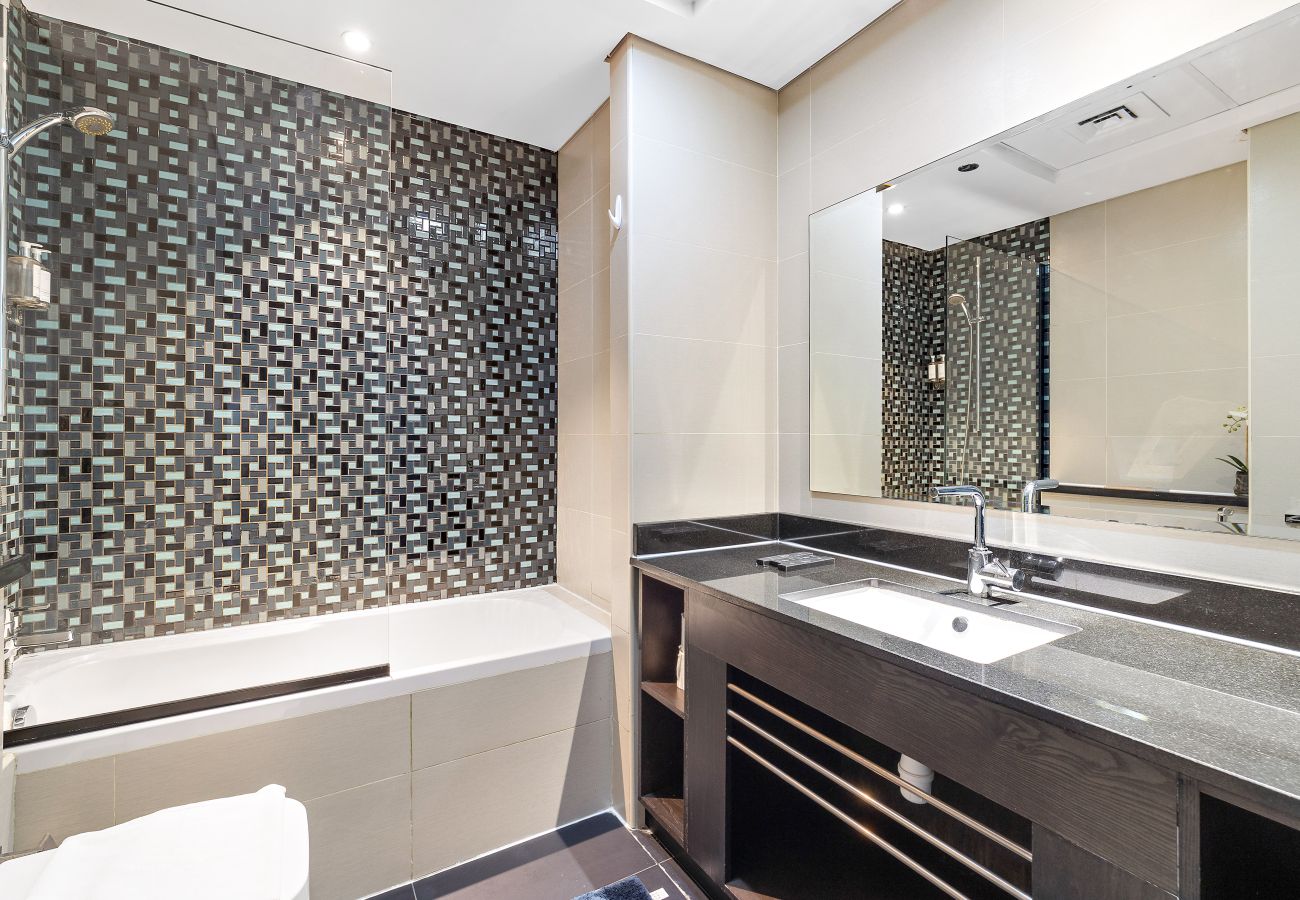 Apartment in Dubai - Chic Marina Escape | 2BR in Cayan-02