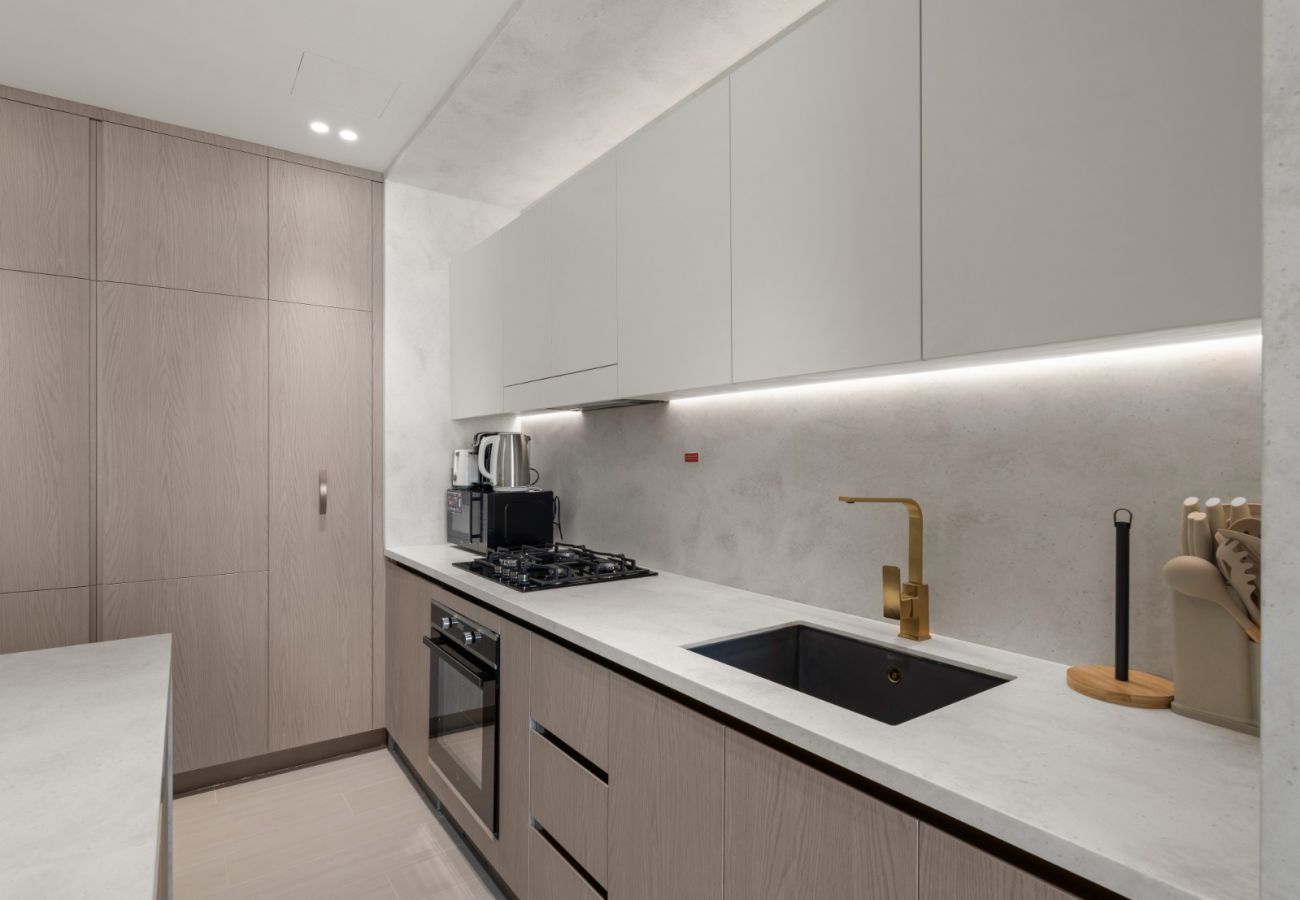 Apartment in Dubai - Modern 1BR Hideaway In Binghatti Phoenix-JVC