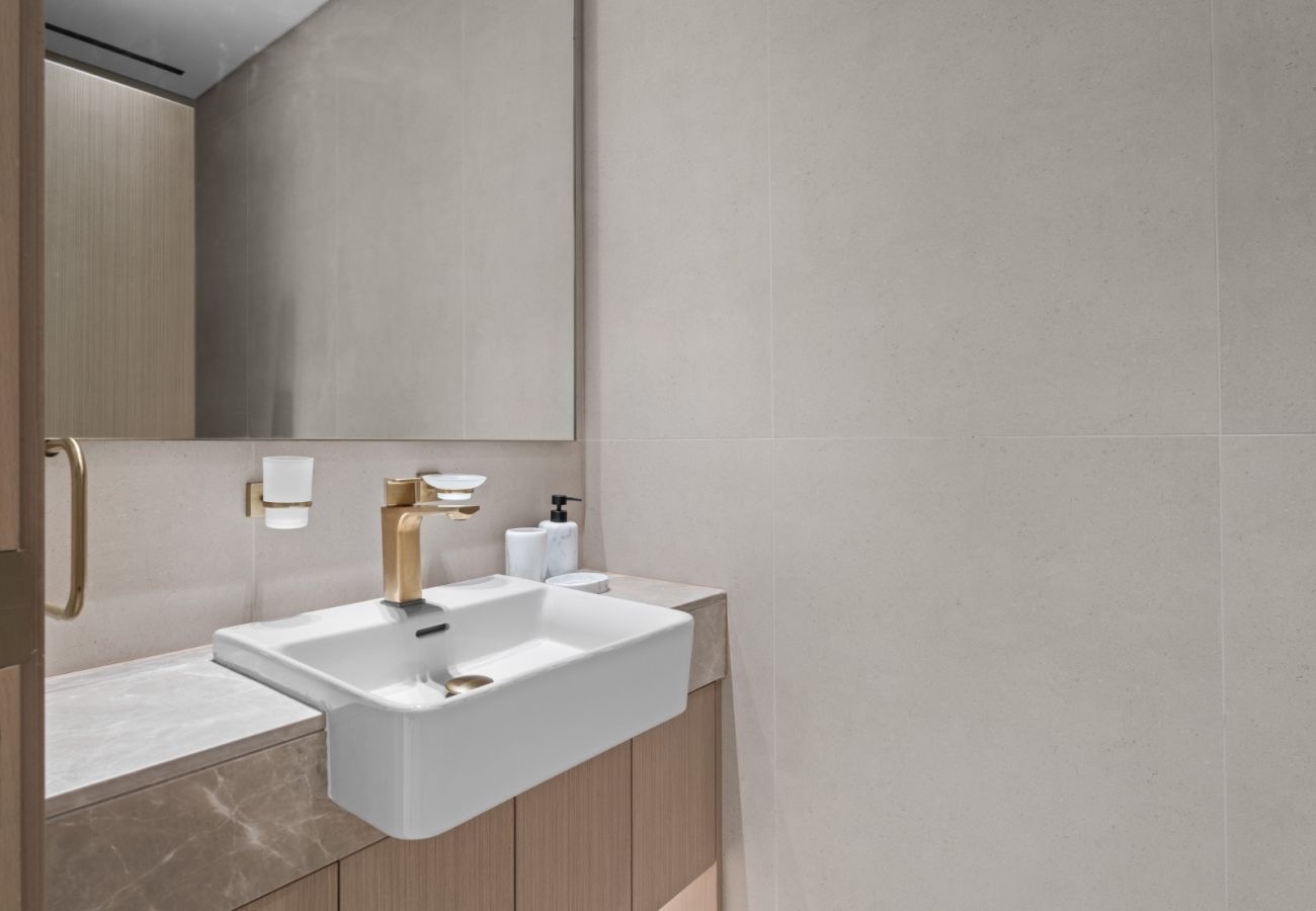 Apartment in Dubai - Modern 1BR Hideaway In Binghatti Phoenix-JVC