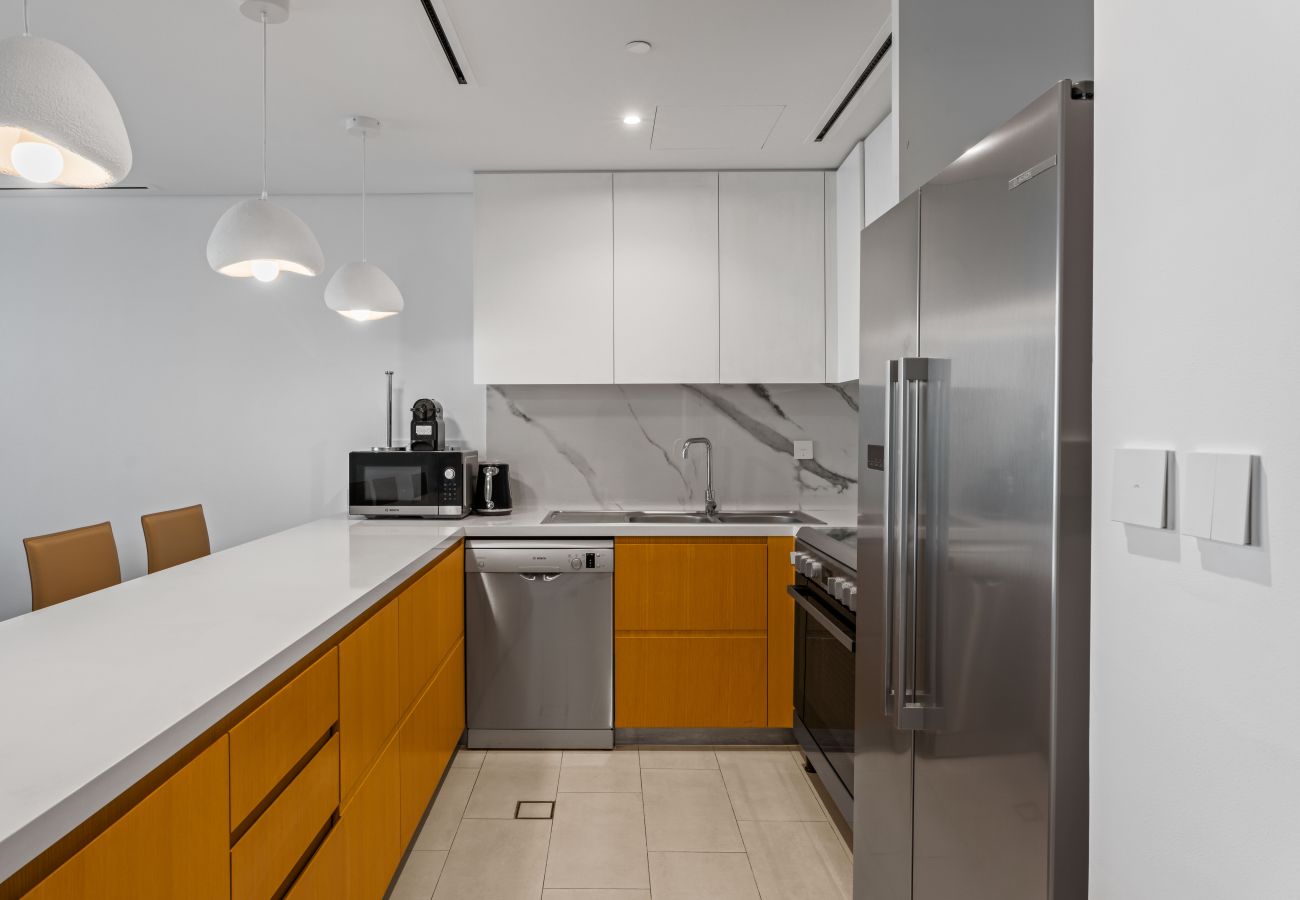 Apartment in Dubai - Marina Breeze 2BR Escape in Cayan