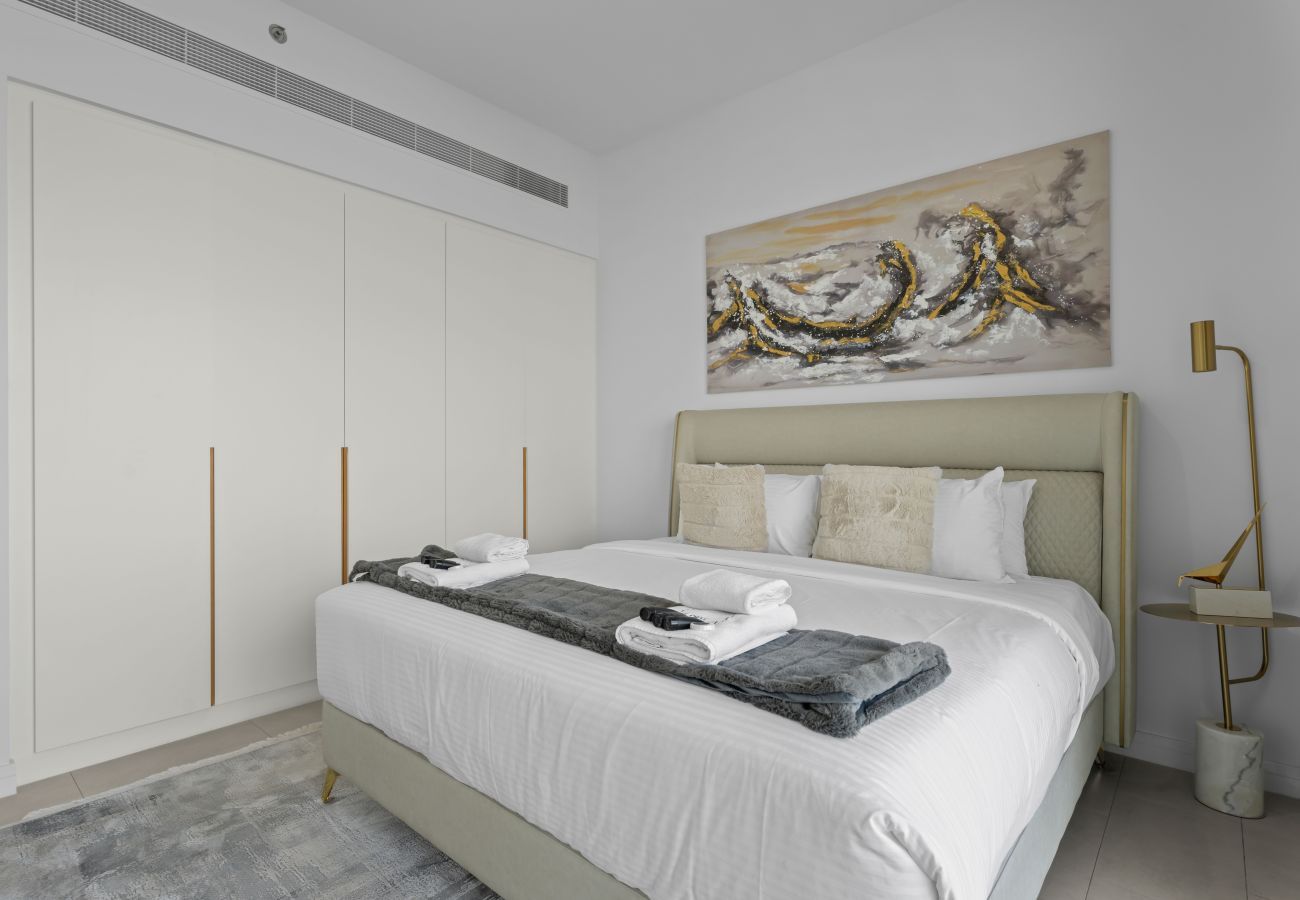 Apartment in Dubai - Marina Breeze 2BR Escape in Cayan