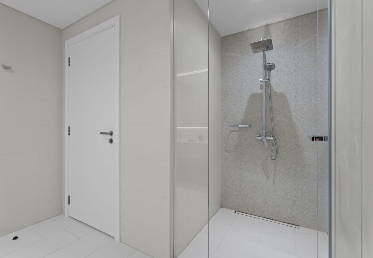 Apartment in Dubai - Marina Breeze 2BR Escape in Cayan