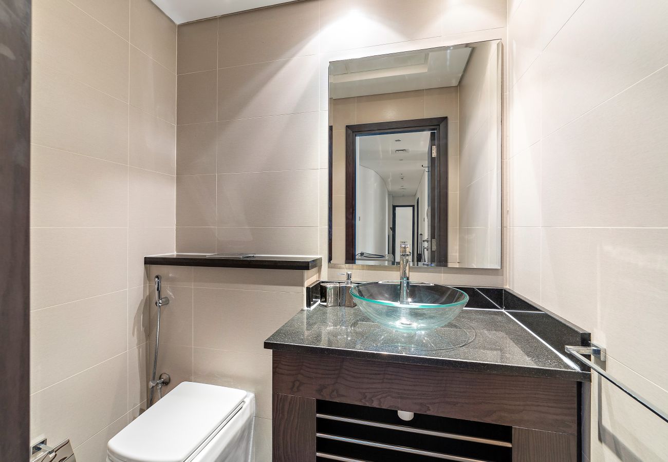 Apartment in Dubai - Marina Breeze 2BR Escape in Cayan