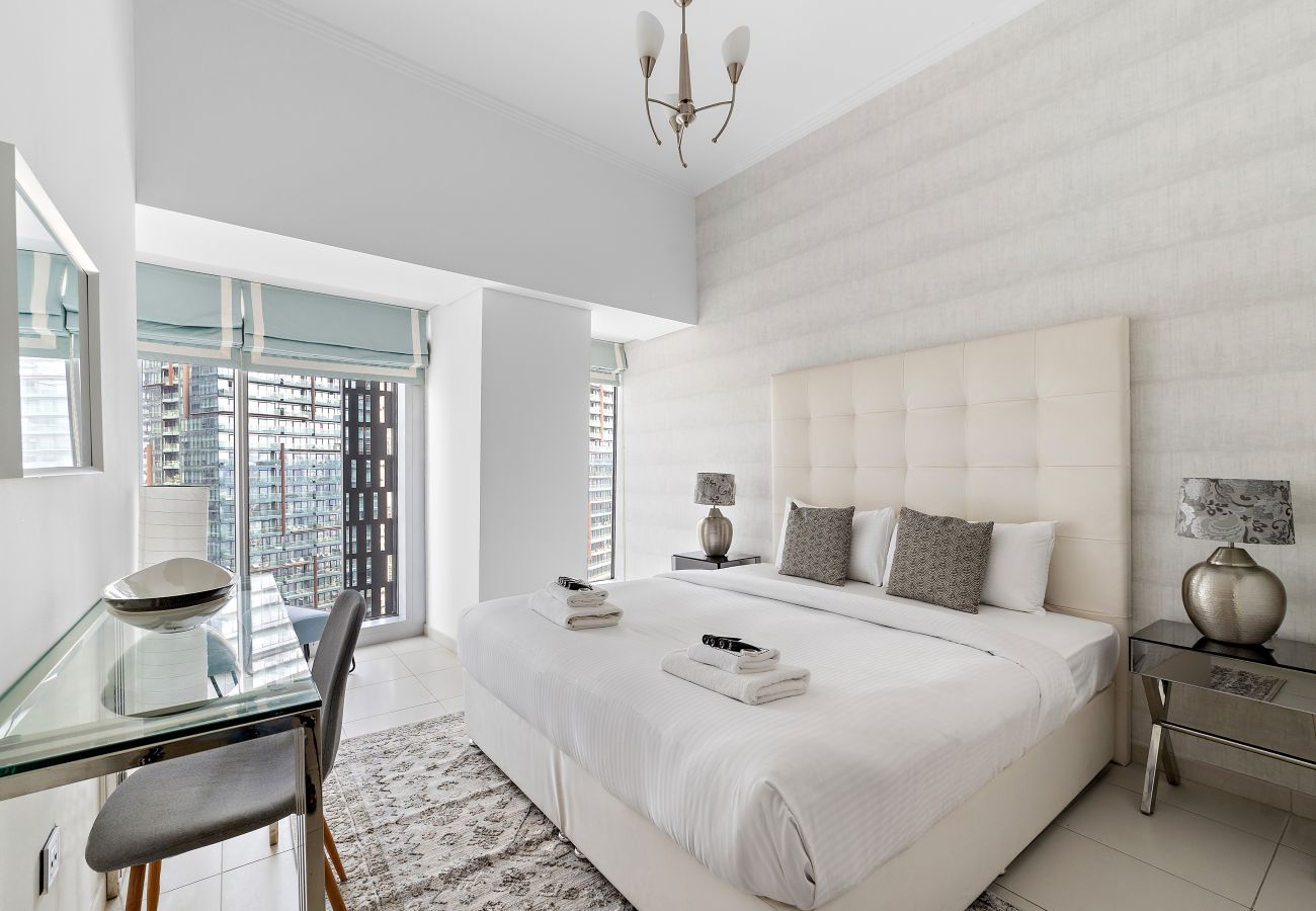 Apartment in Dubai - Marina Breeze 2BR Escape in Cayan