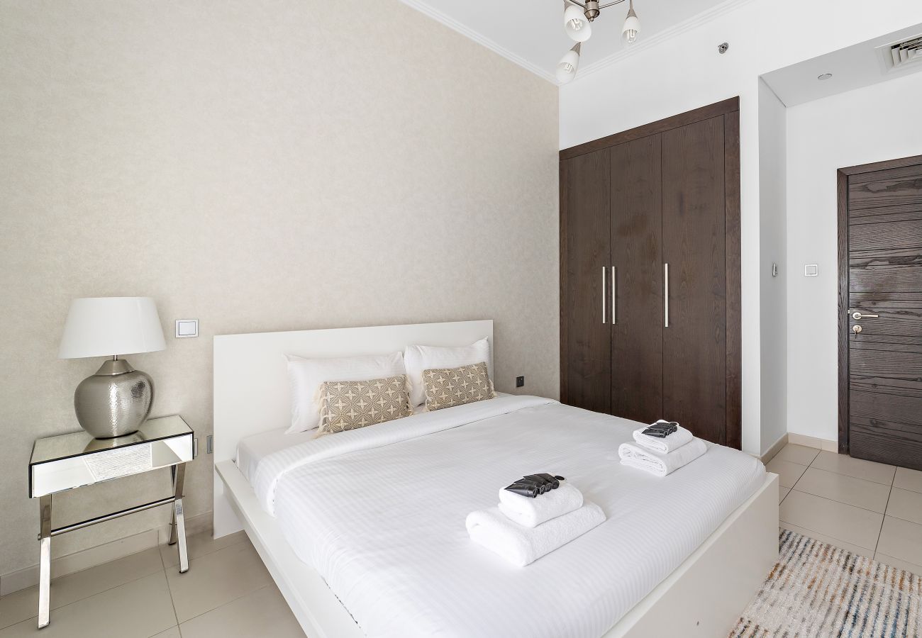 Apartment in Dubai - Marina Breeze 2BR Escape in Cayan