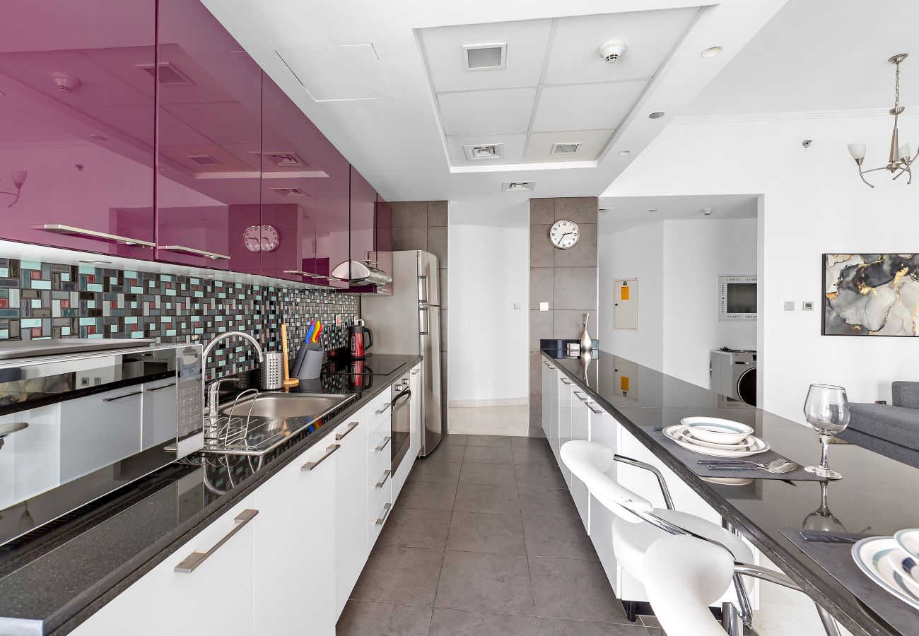 Apartment in Dubai - Marina Breeze 2BR Escape in Cayan