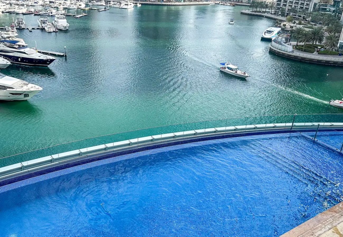 Apartment in Dubai - Marina Breeze 2BR Escape in Cayan
