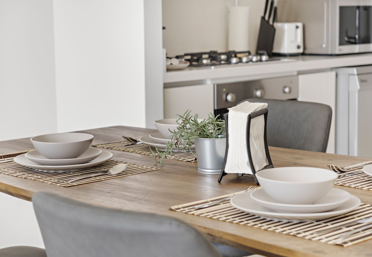 Apartment in Dubai - Prime Suite 2BR w Full Burj Khalifa View