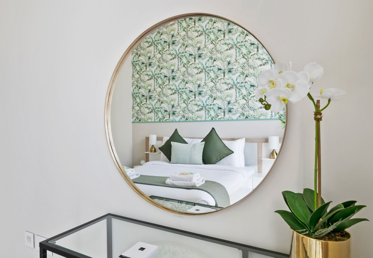 Apartment in Dubai - Lavish Escape 2BR w Sofa Bed|Sleeps 6| In Vida Cre