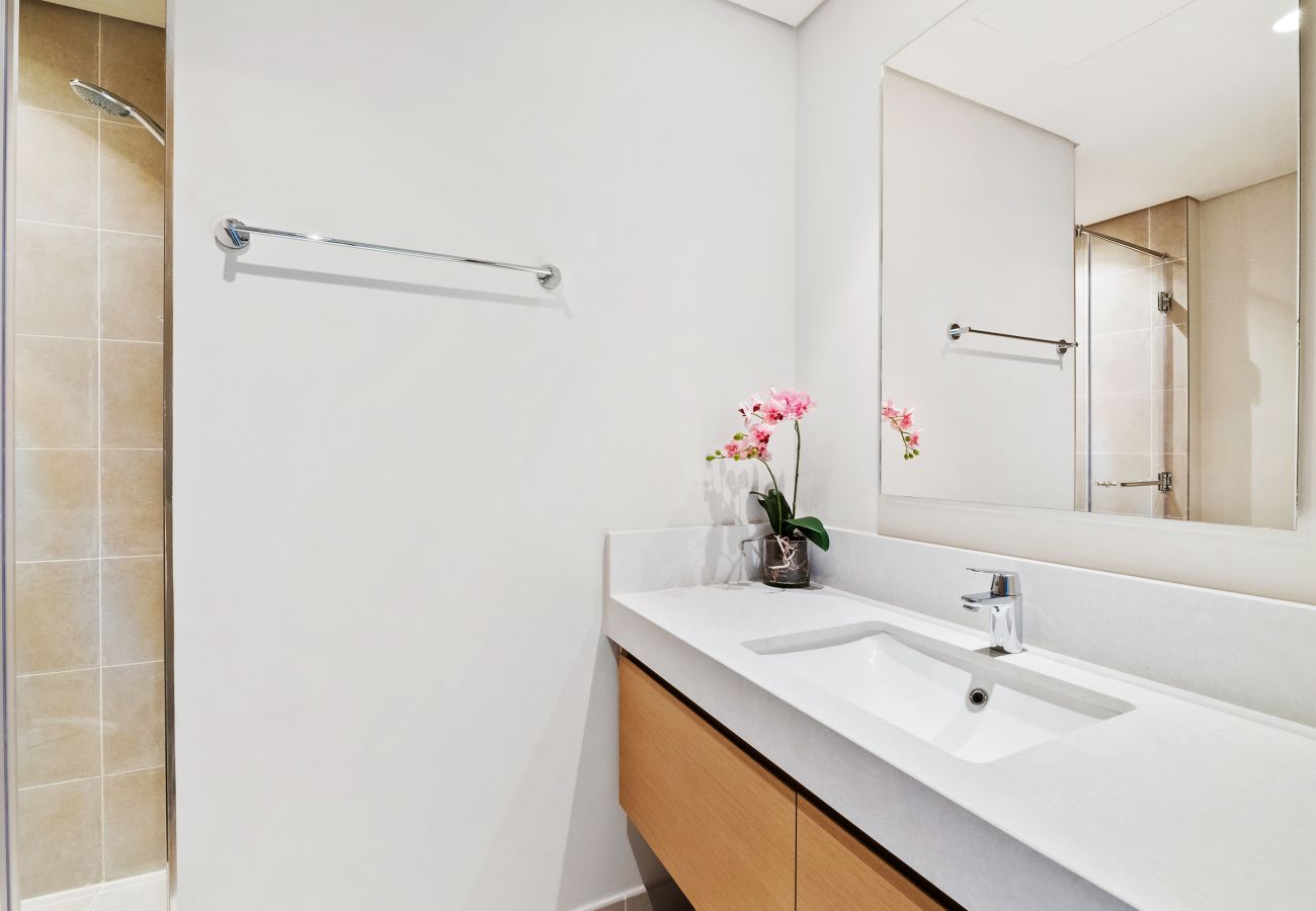 Apartment in Dubai - Majestic Elegance 2BR In Harbor Gate - Creek