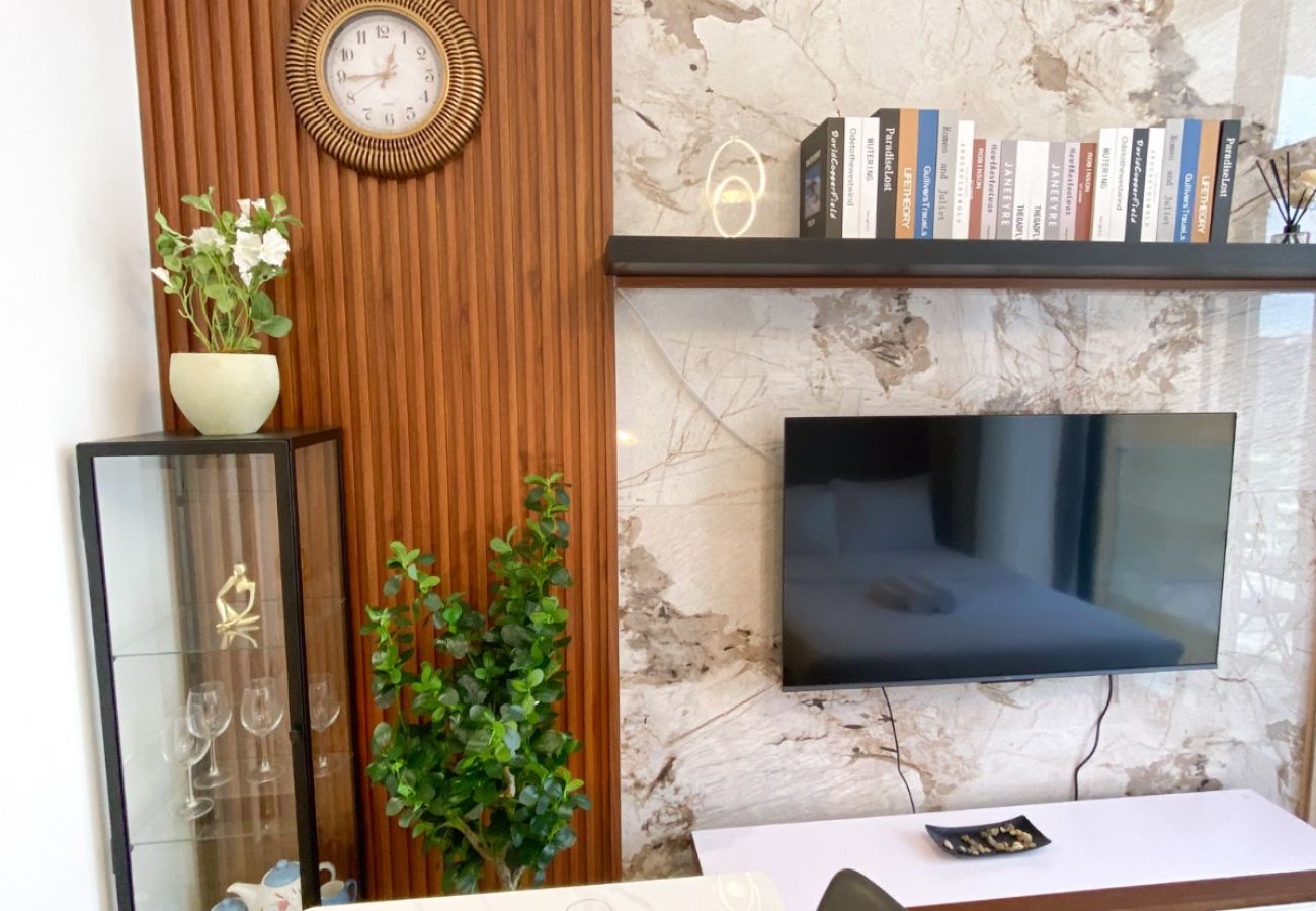 Studio in Dubai - Modern Cozy Studio in Azizi Riviera-10