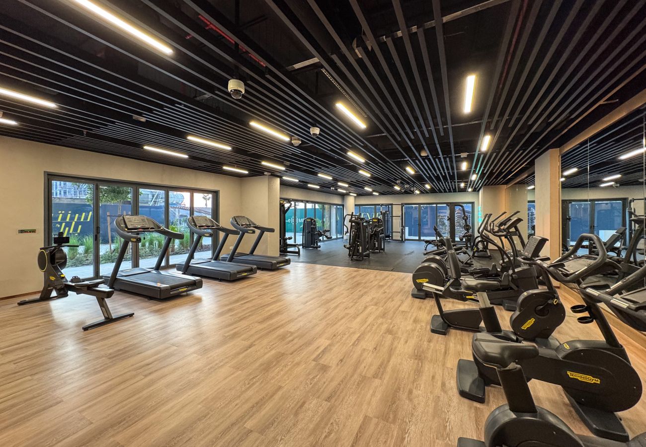 Apartment in Dubai - Modern Serenity 2BR Escape in Central Park