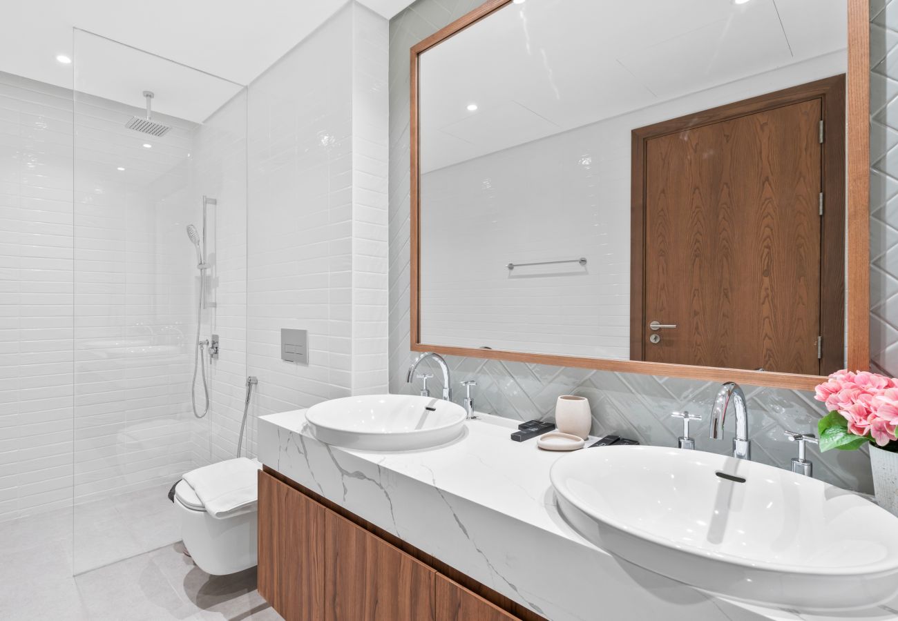 Apartment in Dubai - Modern Serenity 2BR Escape in Central Park