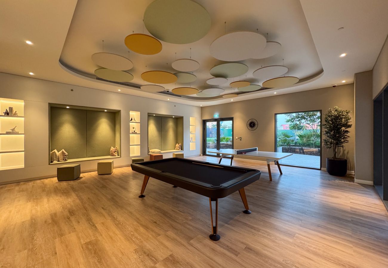 Apartment in Dubai - Modern Serenity 2BR Escape in Central Park