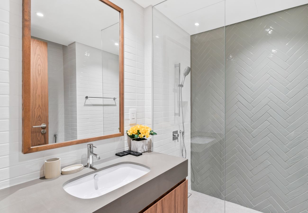 Apartment in Dubai - Modern Serenity 2BR Escape in Central Park