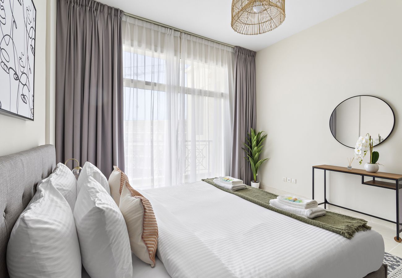 Apartment in Dubai - Aesthetic Chic 1BR In La Fontana