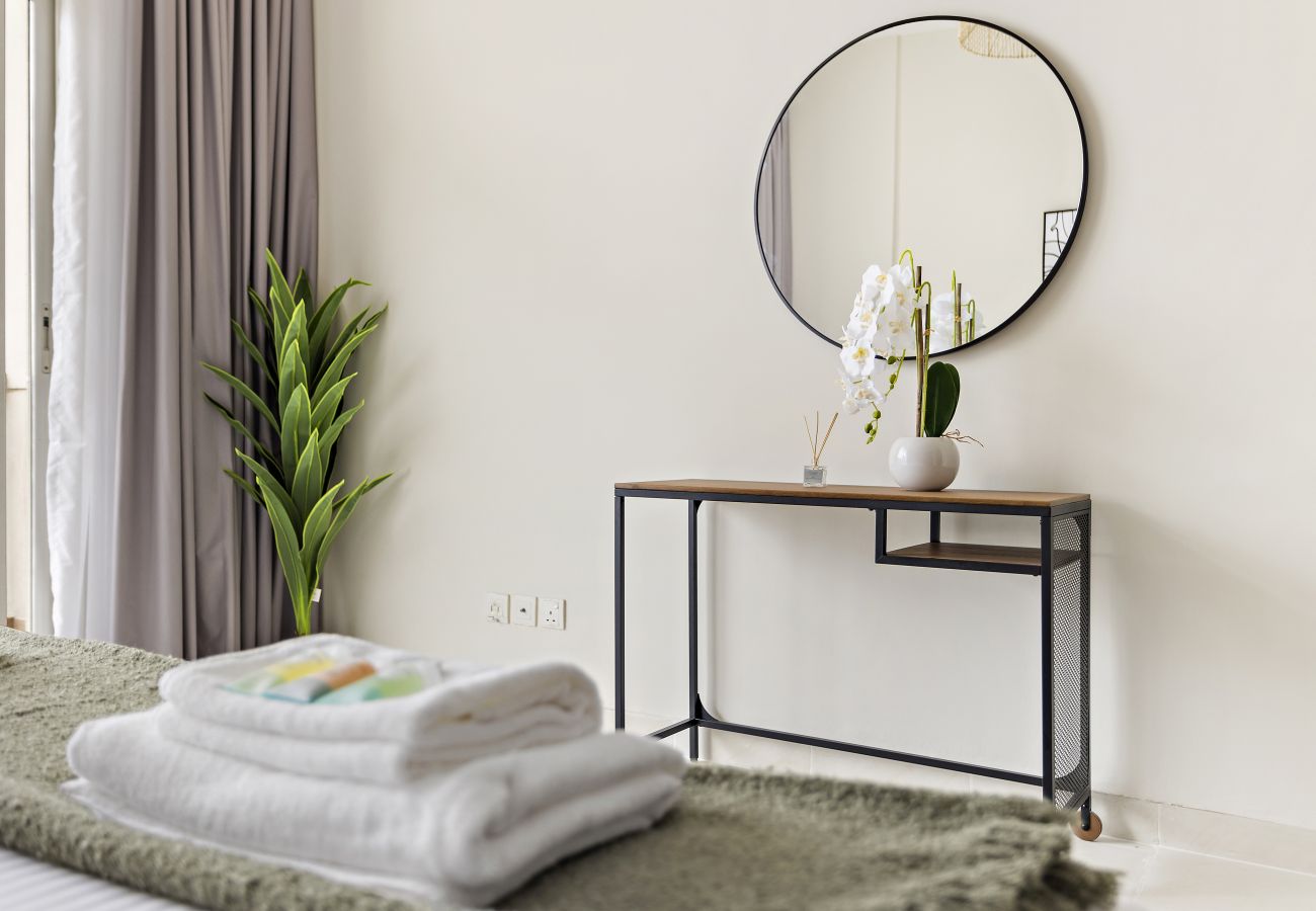 Apartment in Dubai - Aesthetic Chic 1BR In La Fontana