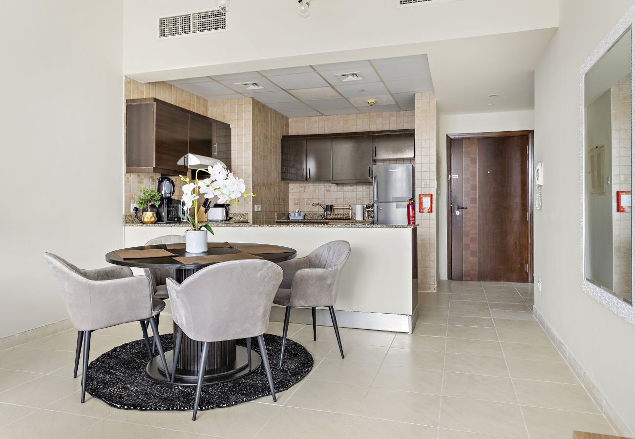 Apartment in Dubai - Aesthetic Chic 1BR In La Fontana