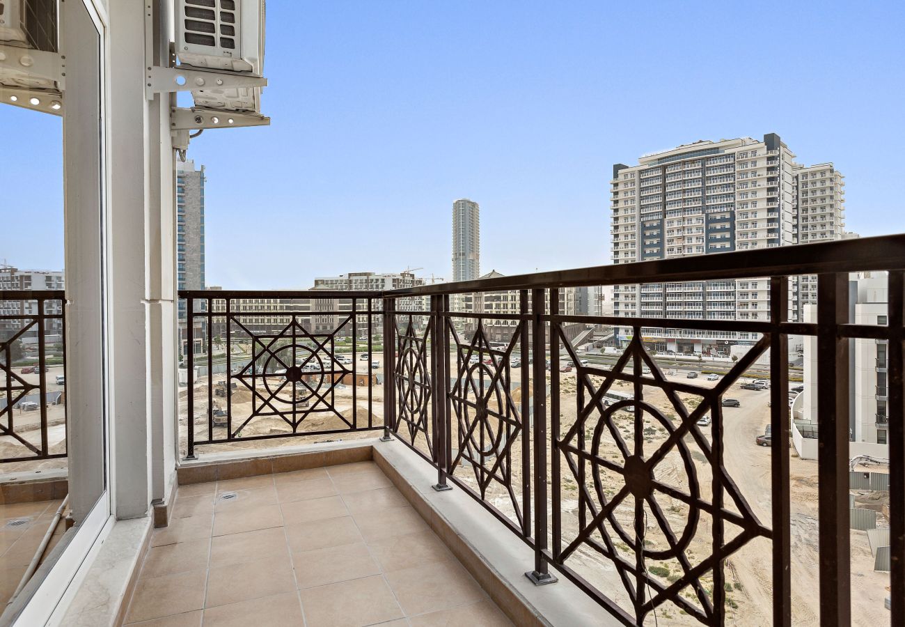 Apartment in Dubai - Aesthetic Chic 1BR In La Fontana