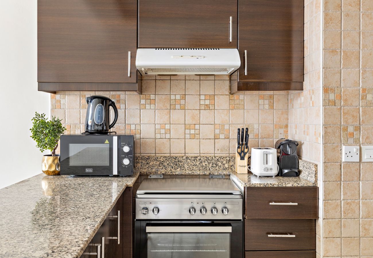 Apartment in Dubai - Aesthetic Chic 1BR In La Fontana