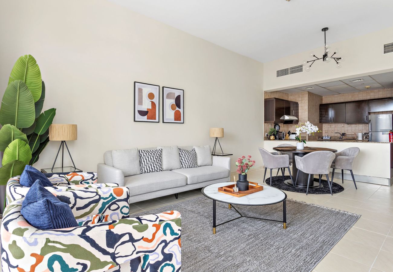 Apartment in Dubai - Aesthetic Chic 1BR In La Fontana