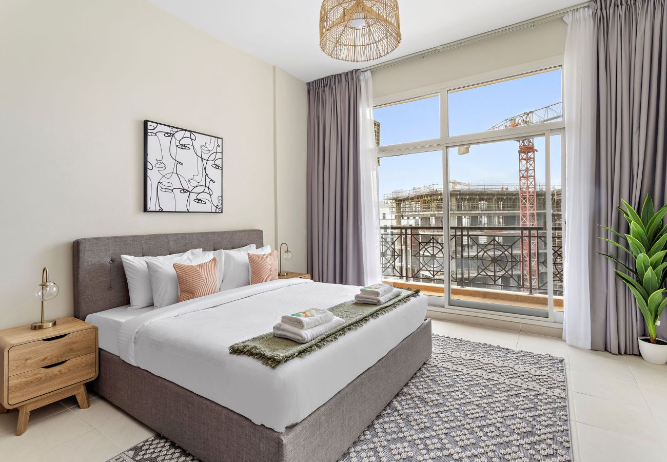 Apartment in Dubai - Aesthetic Chic 1BR In La Fontana