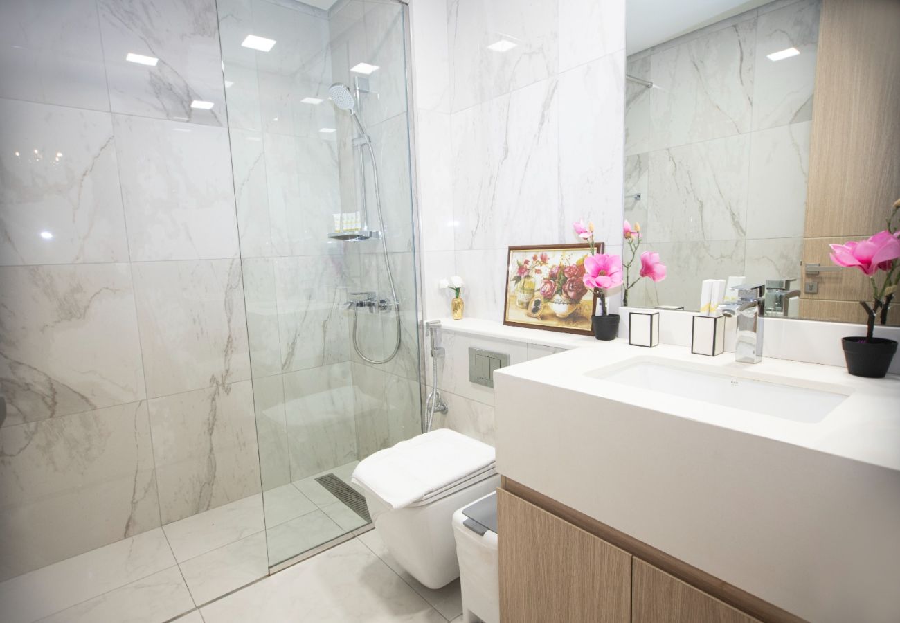 Apartment in Ras Al Khaimah - Serene Chic 1BR in Bay Residences Central 1