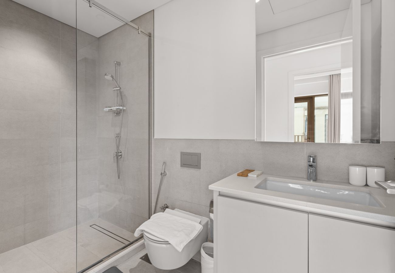 Apartment in Dubai - Chic Luxury 1BR+Sofabed |Sleeps 4| in Lotus 3
