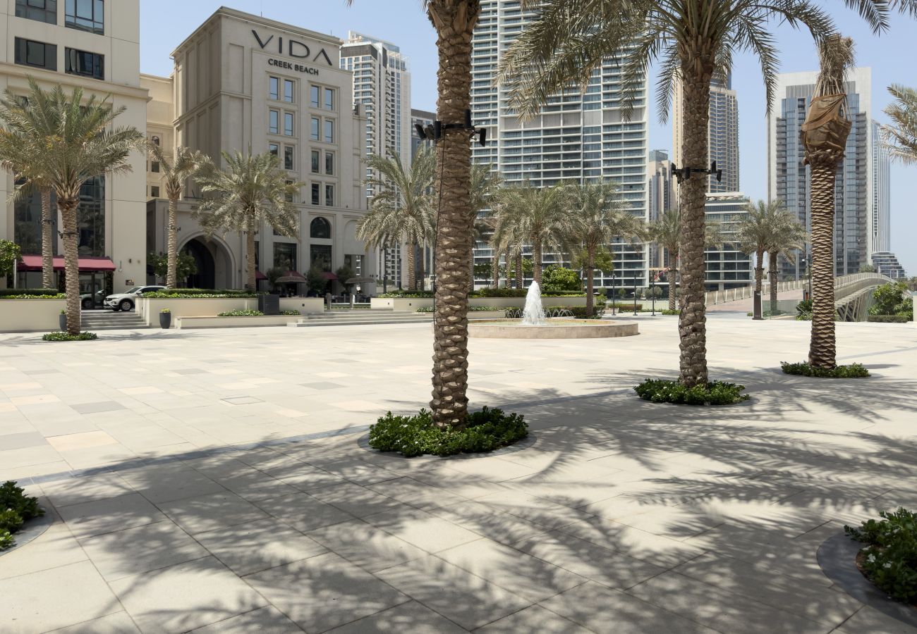 Apartment in Dubai - Chic Luxury 1BR+Sofabed |Sleeps 4| in Lotus 3